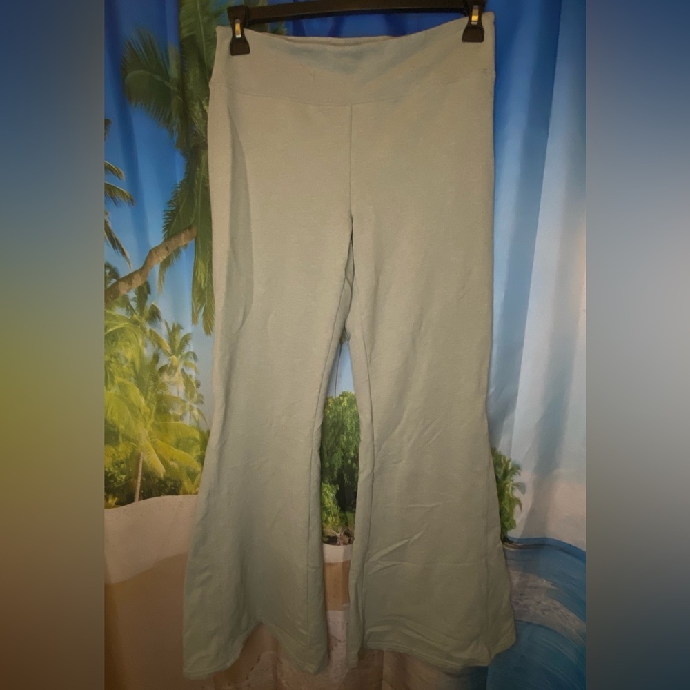 American Eagle - Women’s Large High Waisted Sage Green Super Flare Leggings